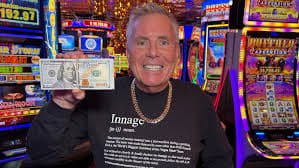 Informasi lisensi 888idr pada layar digital